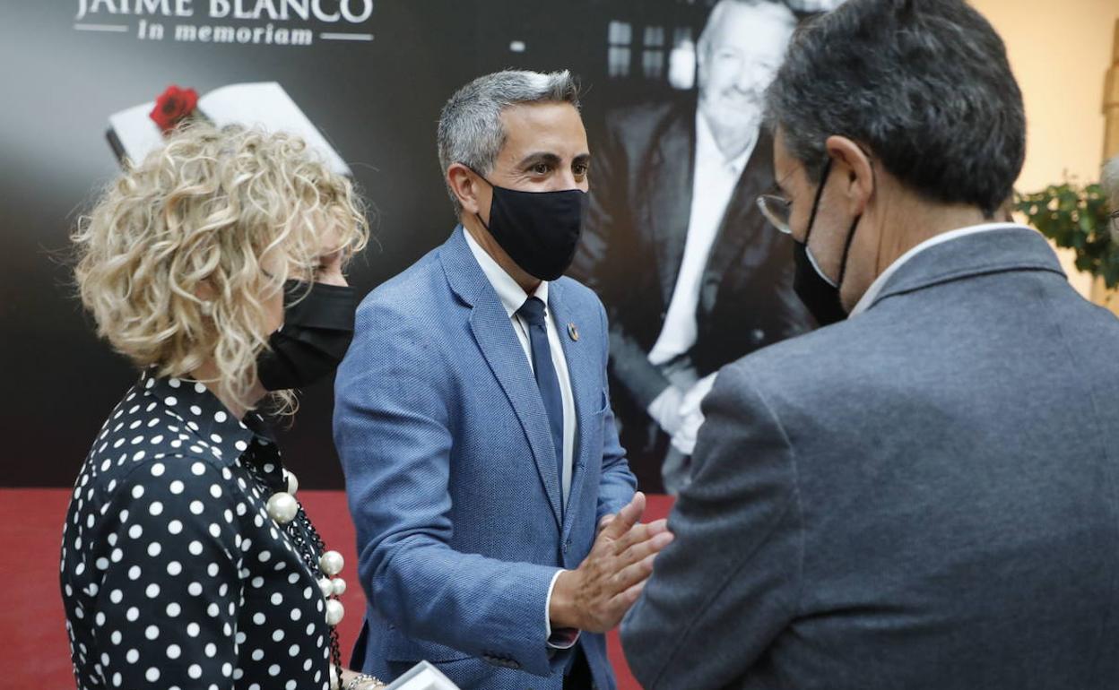 Díaz Tezanos, Pablo Zuloaga y Ángel Agudo, la semana pasada durante la presentación del libro en homenaje a Jaime Blanco.