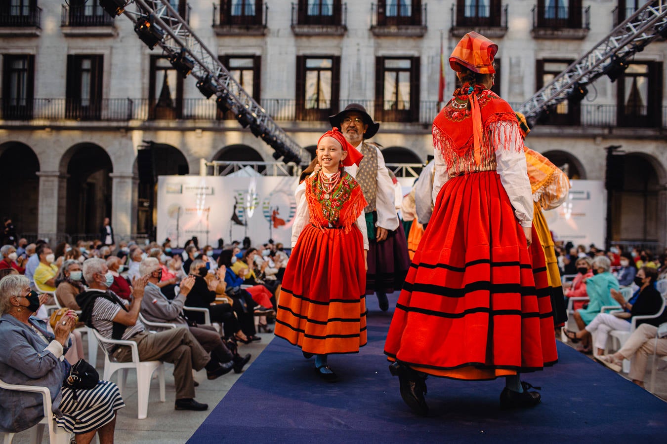 La tercera jornada se dedicó a los trajes regionales con un viaje a través de la costura por diferentes comarcas.