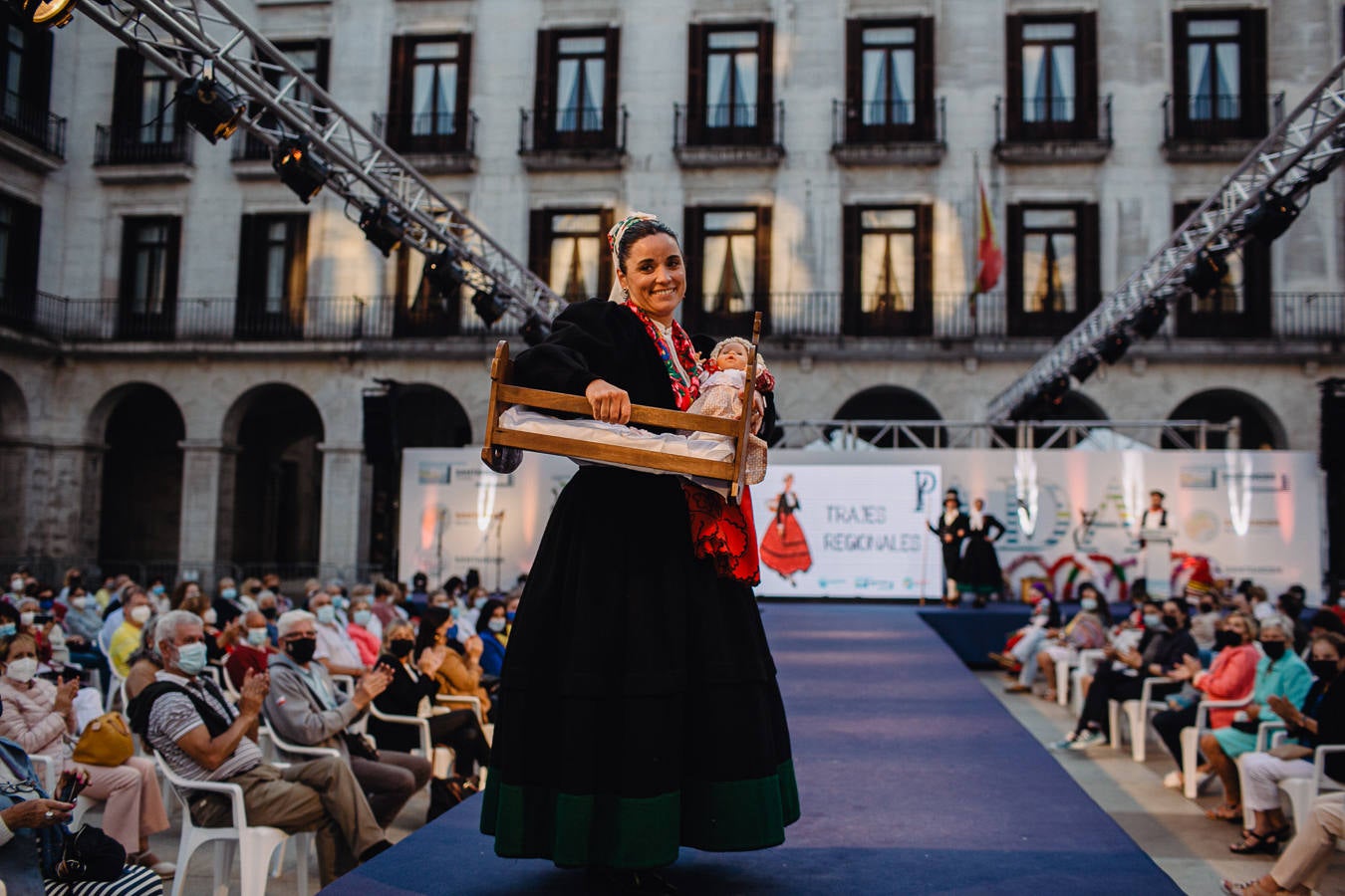 La tercera jornada se dedicó a los trajes regionales con un viaje a través de la costura por diferentes comarcas.