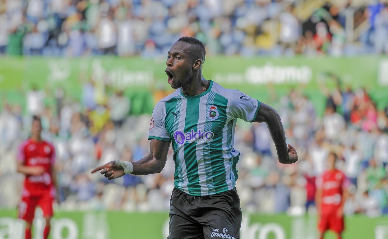 Cedric celebra su gol ante el Tudelano en El Sardinero. 