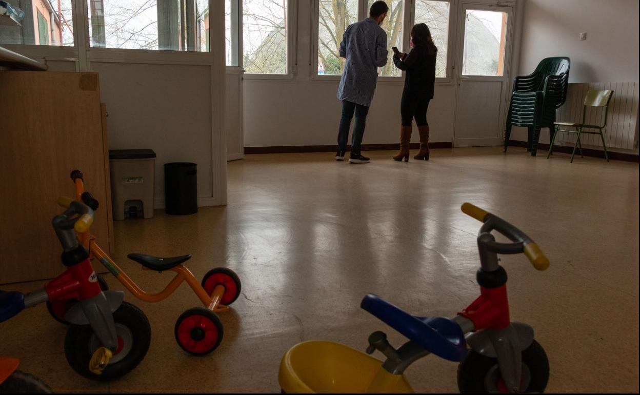 Aula de 2 años preparada para recibir a los primeros alumnos del sistema educativo. 