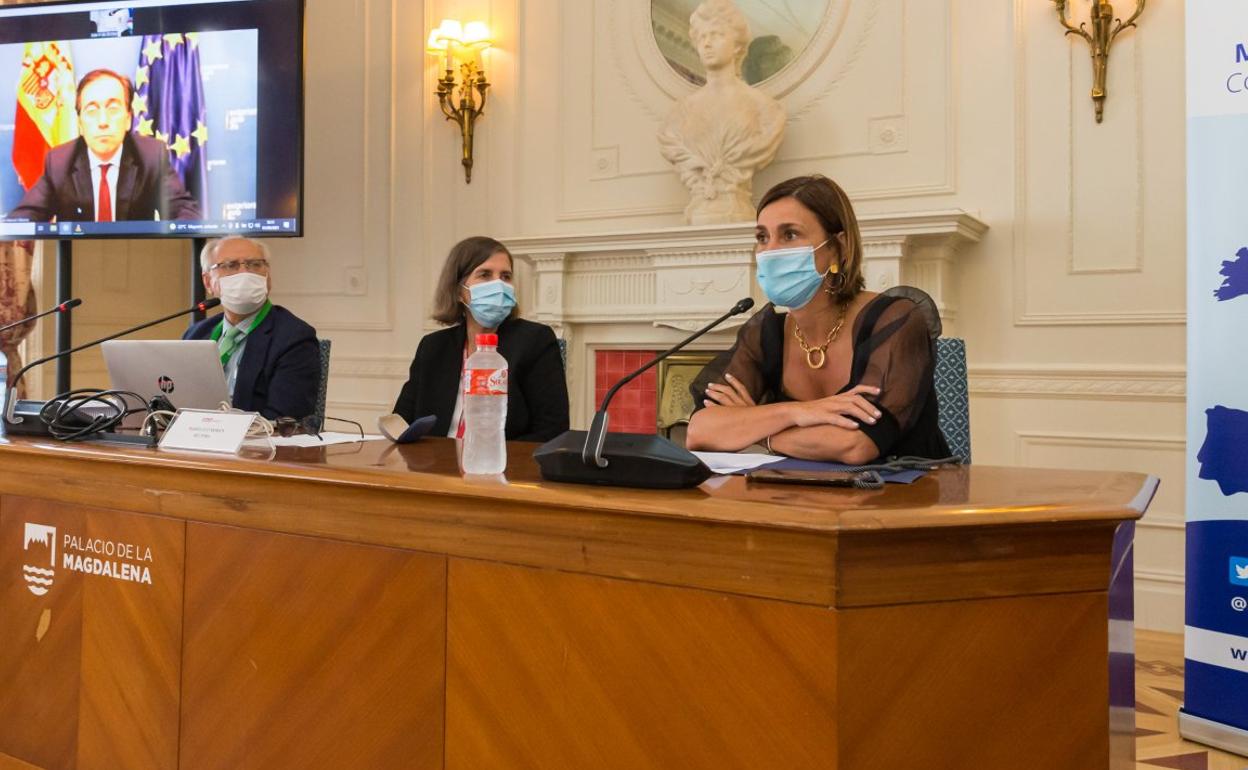 José Manuel Albares (en pantalla), Francisco Aldecoa, María Luz Morán y Paula Fernández. 