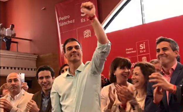 Abril de 2017 en el Paraninfo de la UC en Santander. De izq. a dcha: Agustín Molleda, Pedro Casares, Pedro Sánchez, Teresa Montero, Isabel Fernández y Pablo Zuloaga.