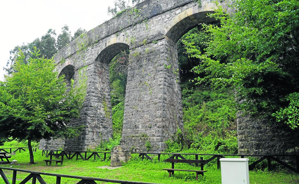 Puente Rual de Villasevil que se encuentra en plena vía verde del municipio 