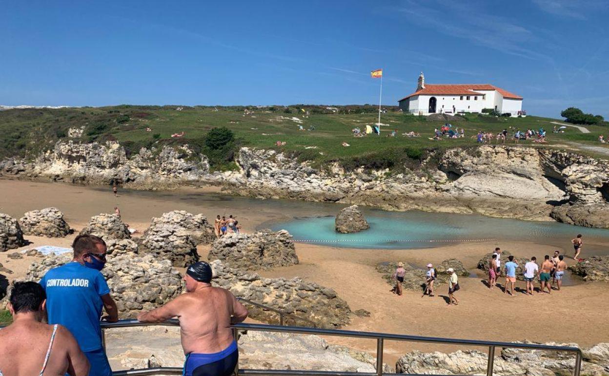 Cerrada al baño una zona de la playa de la Virgen del Mar