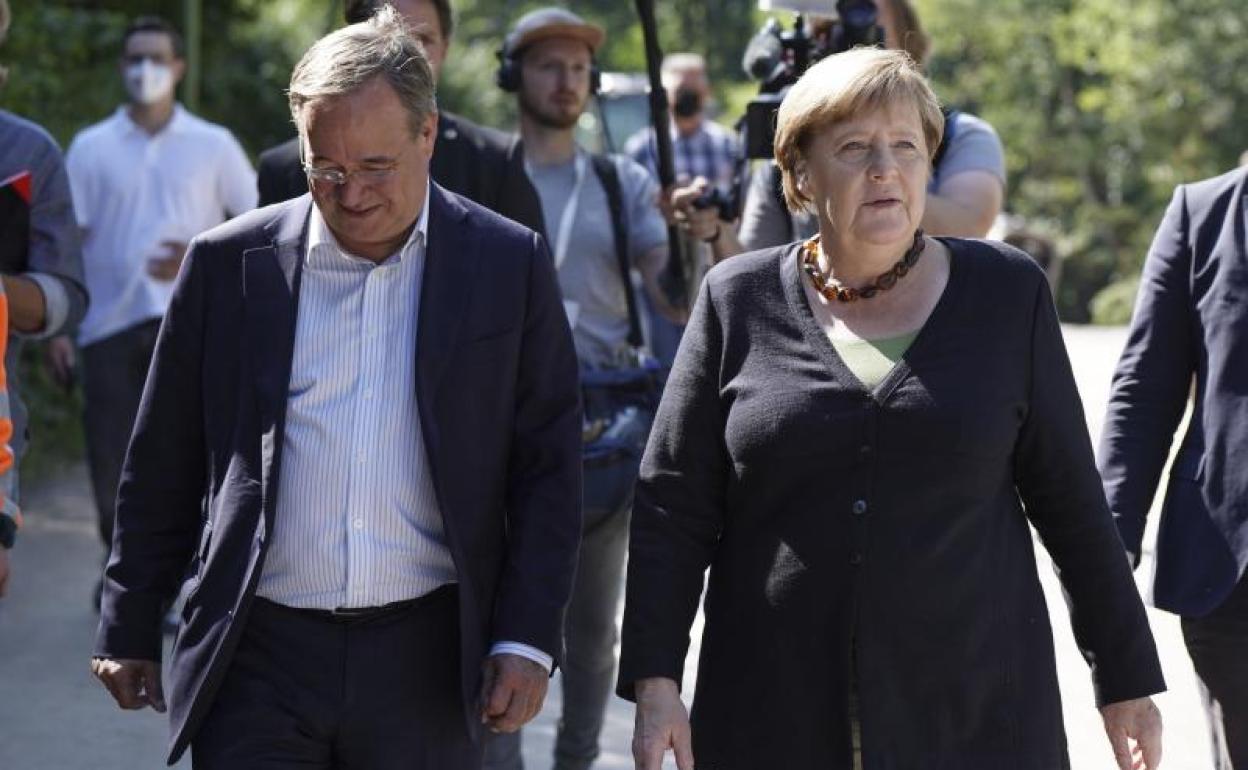 Armin Laschet y Angela Merkel. 