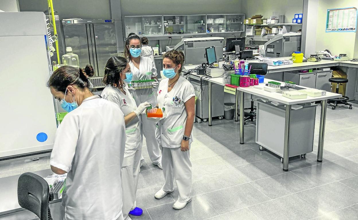 El estudio que se desarrolla en el hospital permitirá conocer si los pacientes inmunodeprimidos generan algún tipo de defensa contra el virus. 