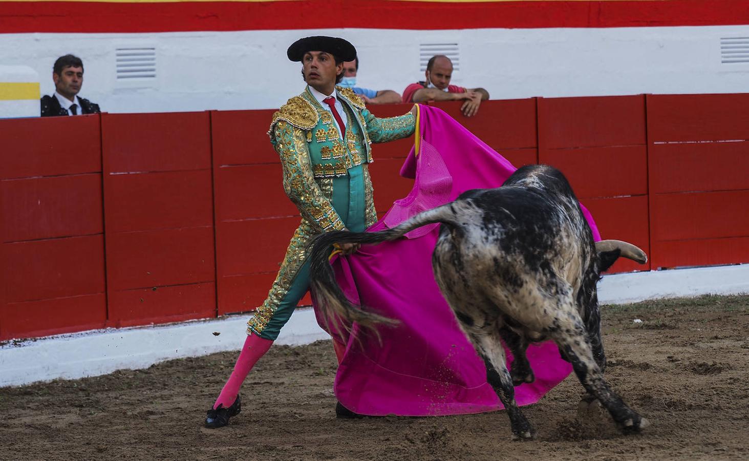 Fotos: Ampuero quiere toros y llena la plaza