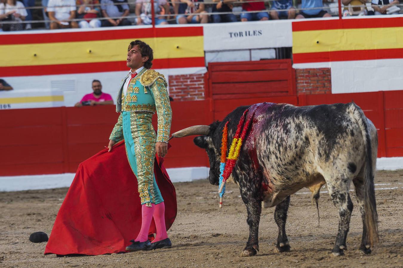 Fotos: Ampuero quiere toros y llena la plaza