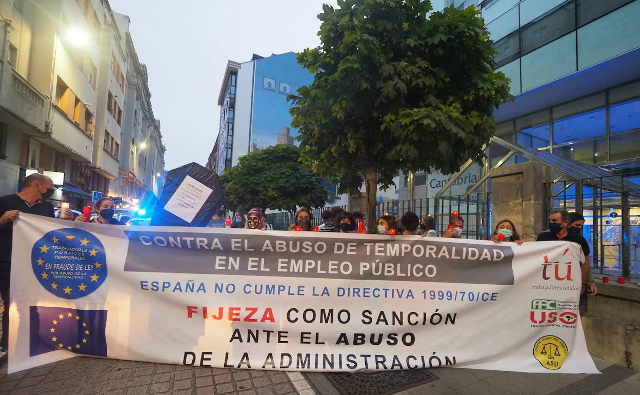 Manifestación de interinos, este mes de agosto en Santander.