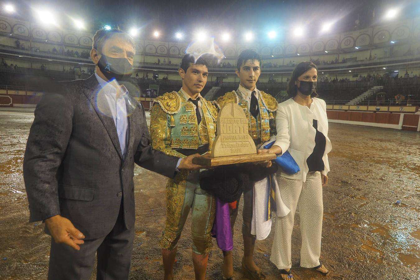 Los dos toreros se repartieron el título, el premio y la gloria