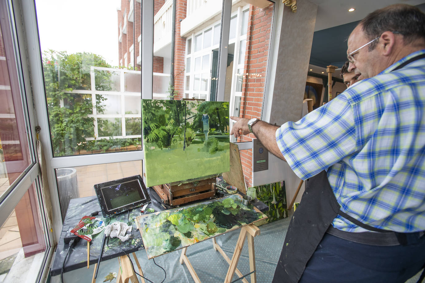 El pintor Francisco Díaz retrata el entorno natural de Noja. 