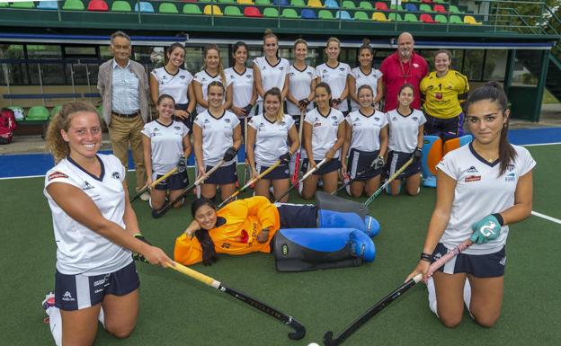 Sardinero-Féminas: Pablo Galán, Marina Ruiz, Carmen Álvarez, Lola Lamadrid, Alba Fernández, Juanita Ayerza, Luisa Kasdorf, Lau de Felice, Ángel Laso, Paula Arroyo,Alina Siri, Esther Canales, María Cisneros, Celia Maté, Vicky Cretella, Lucía Cocaro, Beatriz López Ariadna Siri y Cayetana Quevedo