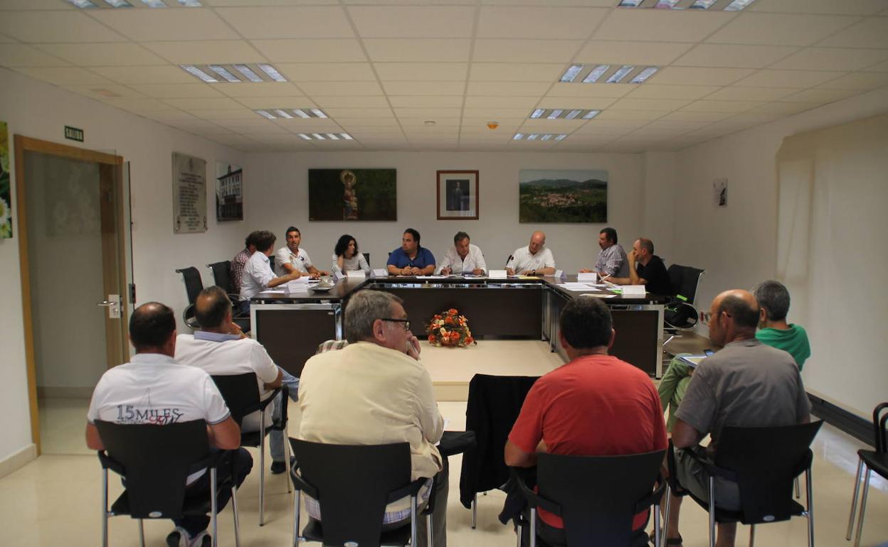 Asamblea de la Mancuomunidad de Valles Pasiegos. Foto de archivo.