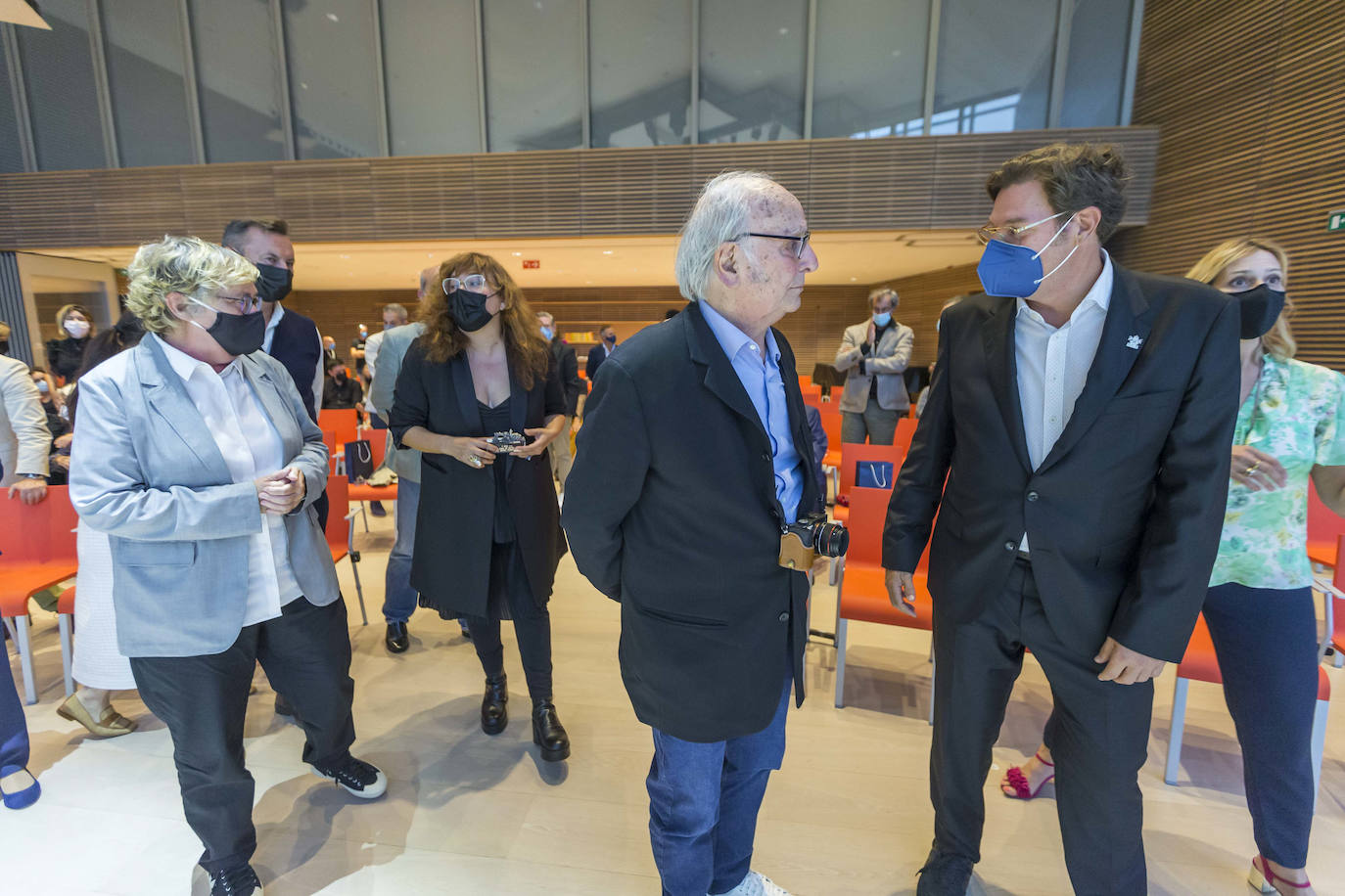 El festival finalizó con la entrega del premio Faro de Honor a José Luis Alcaine e Isabel Coixet por su trayectoria y el premio Faro Dos Orillas a Esther García 