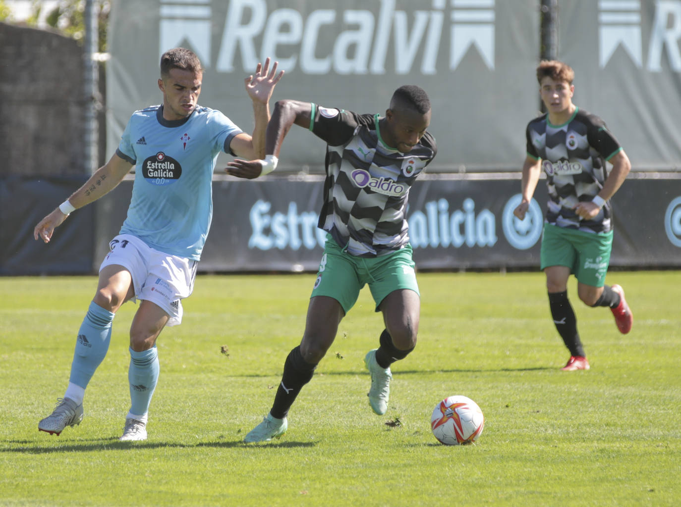 Fotos: El Racing cae ante el Celta B