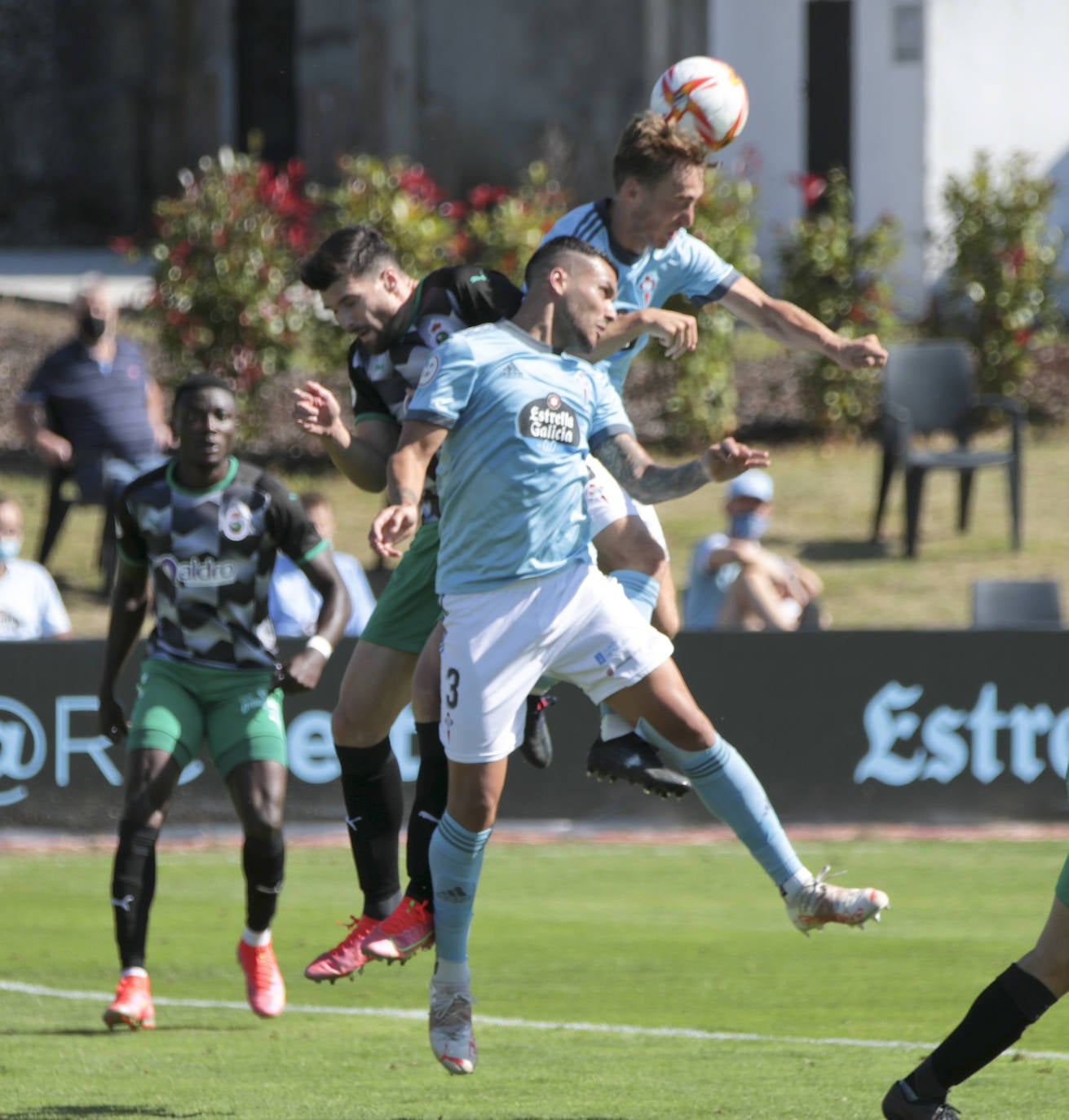 Fotos: El Racing cae ante el Celta B