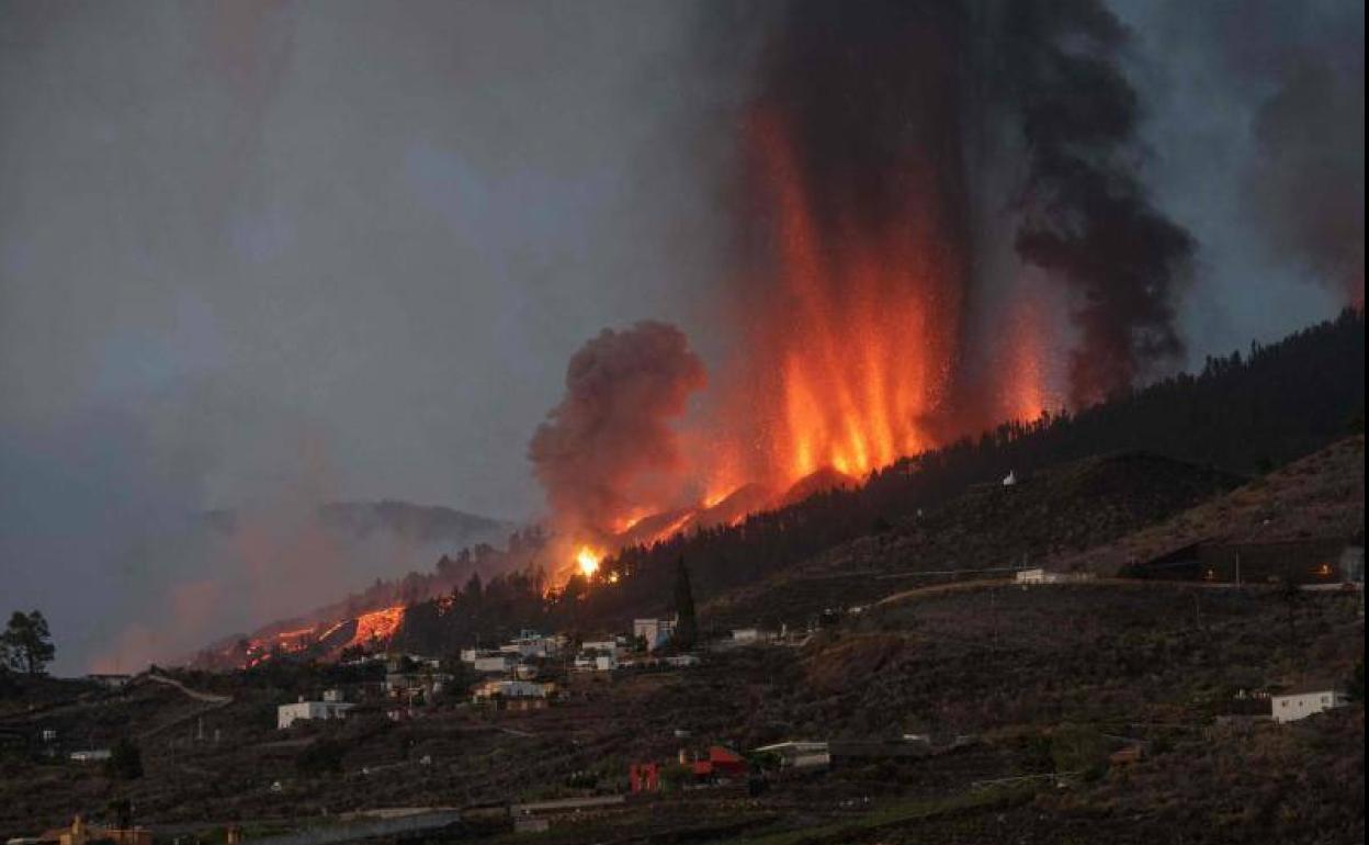 Imagen de la erupción del volcán en La Palma. 