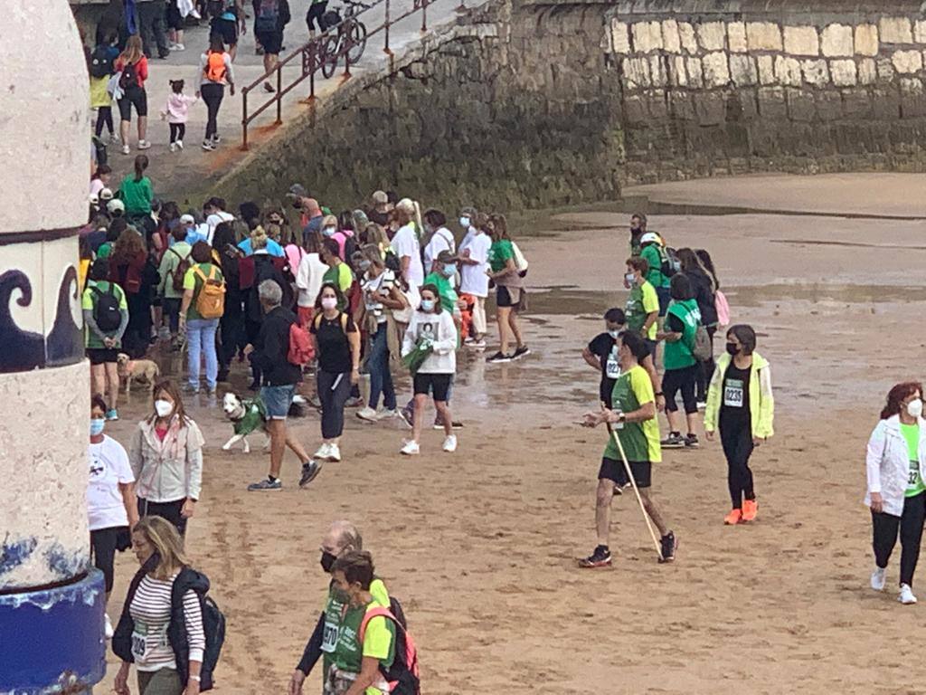 Fotos: Una muchedumbre toma las cinco playas en la marcha contra el cáncer