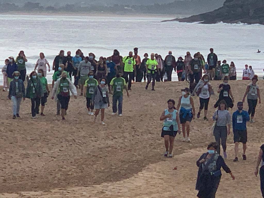 Fotos: Una muchedumbre toma las cinco playas en la marcha contra el cáncer