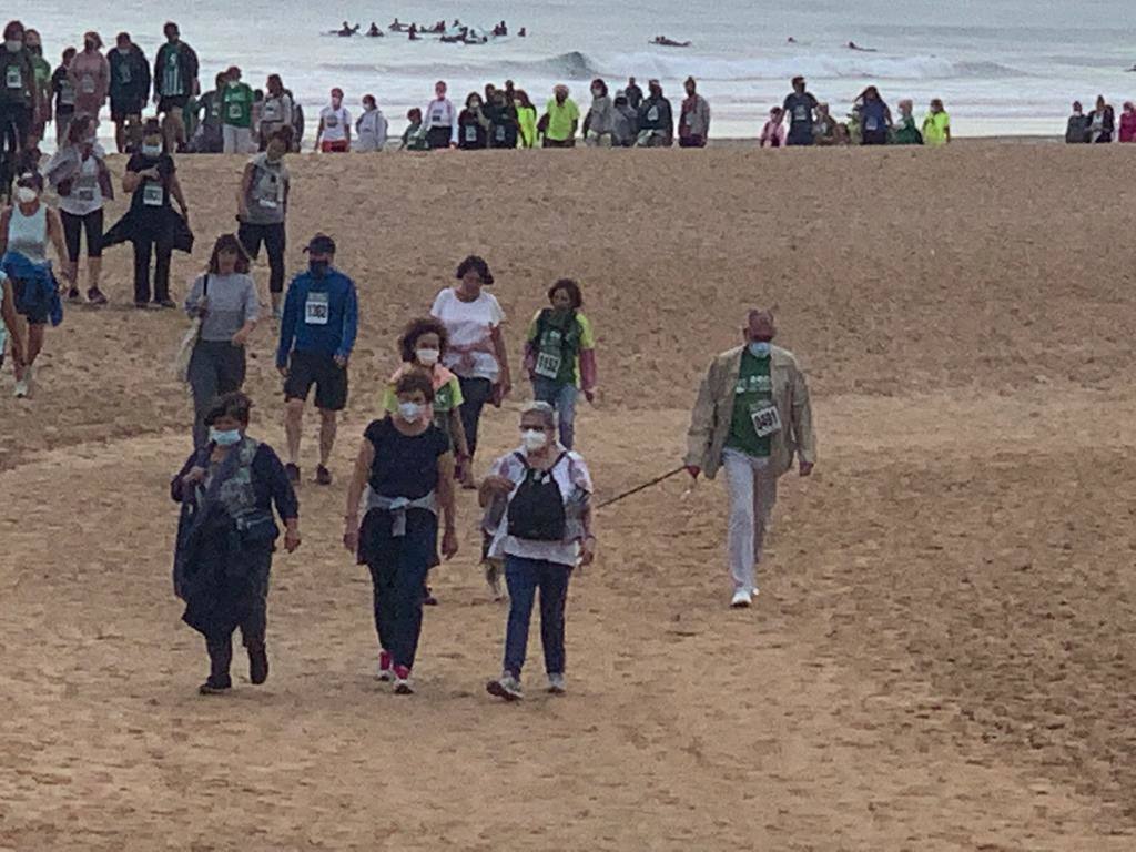 Fotos: Una muchedumbre toma las cinco playas en la marcha contra el cáncer