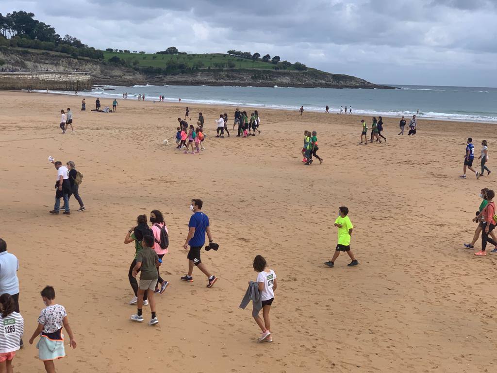 Fotos: Una muchedumbre toma las cinco playas en la marcha contra el cáncer