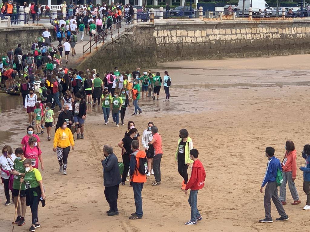 Fotos: Una muchedumbre toma las cinco playas en la marcha contra el cáncer