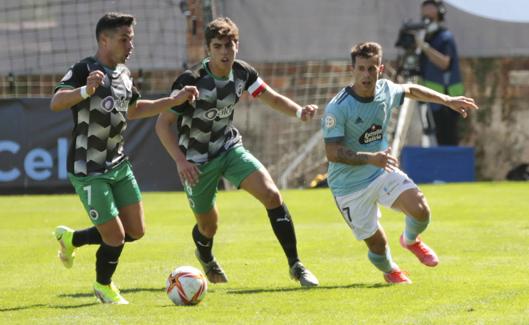 Álvaro Bustos e Íñigo, en un lance del encuentro. 