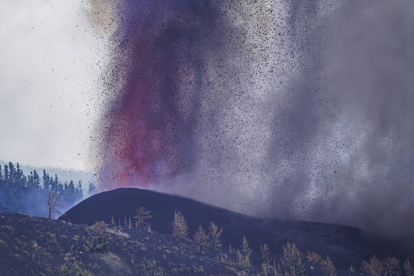 Fotos: Las espectaculares imágenes de la erupción del volcán en La Palma