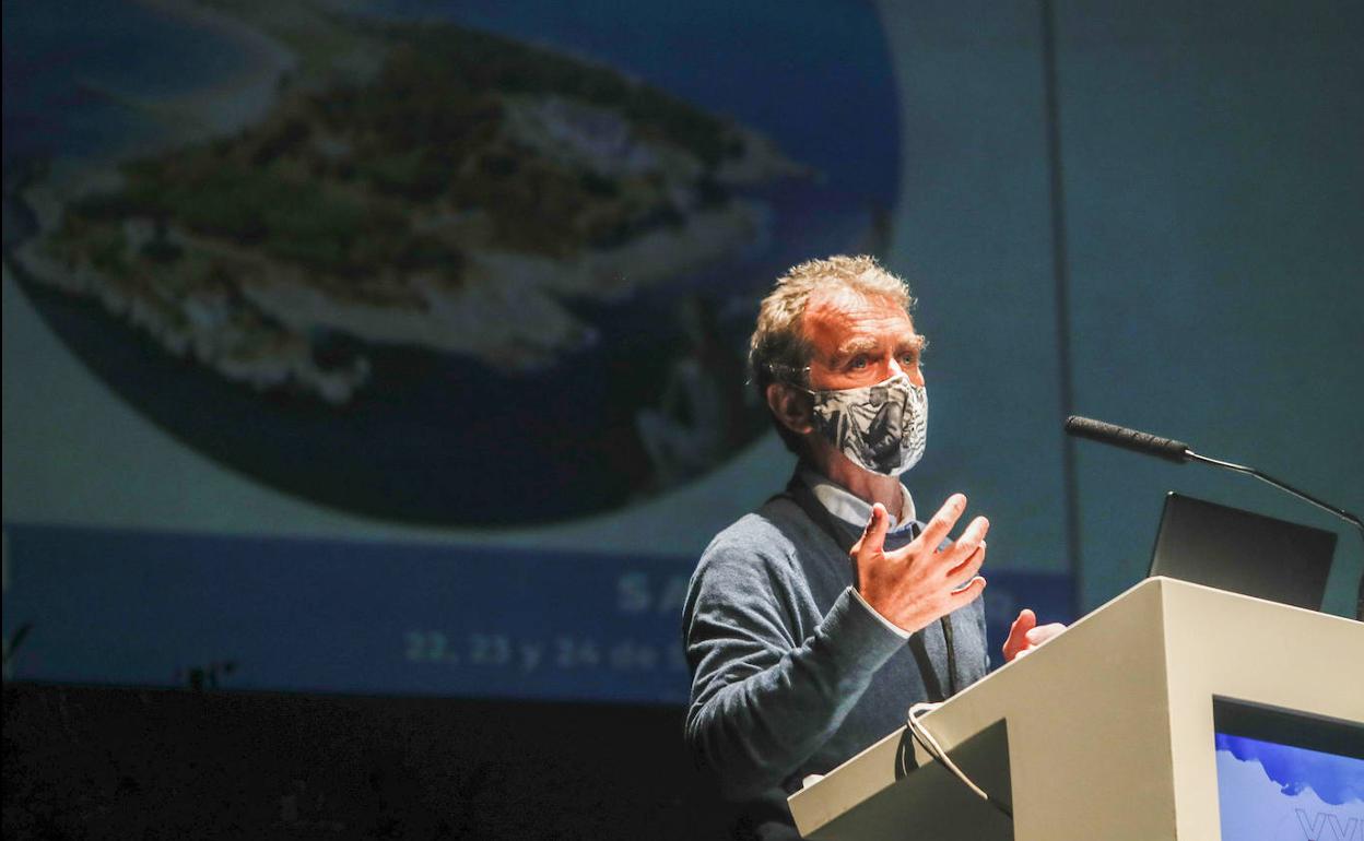 Simón cree que en Cantabria «se ha hecho un excelente trabajo» hospitalario, de Atención Primaria y de Salud Pública