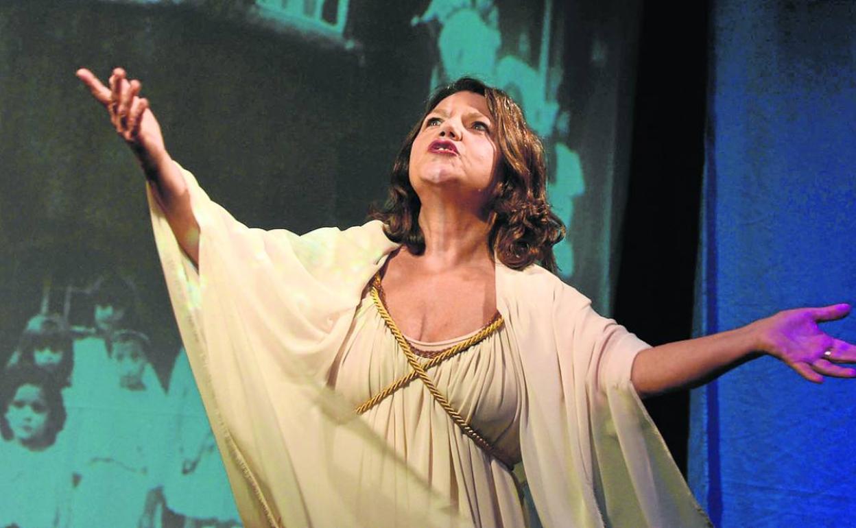 Imagen del montaje dedicado a Isadora Duncan. 