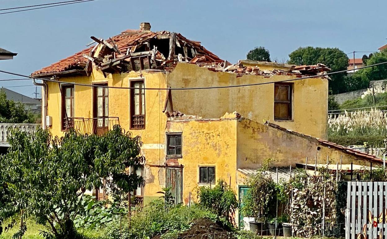 Santander declara en ruina un inmueble de Camarreal desocupado y con riesgo de derrumbe