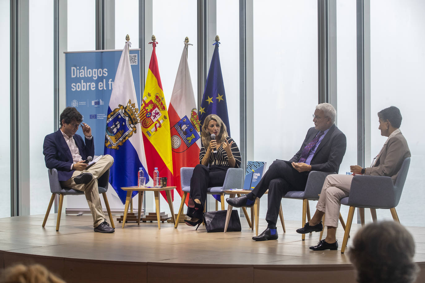 Yolanda Díaz en una de los foros de debate.