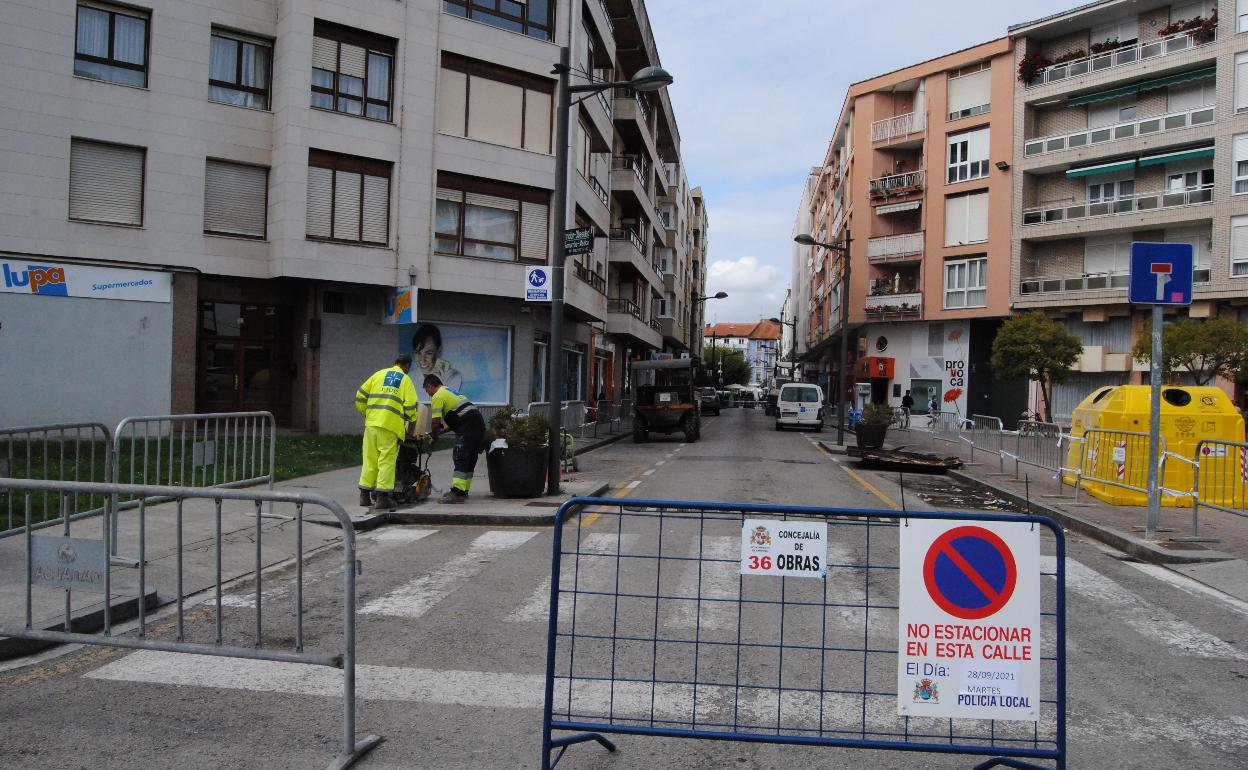 En marcha las obras de peatonalización de un tramo la calle Las Huertas. 