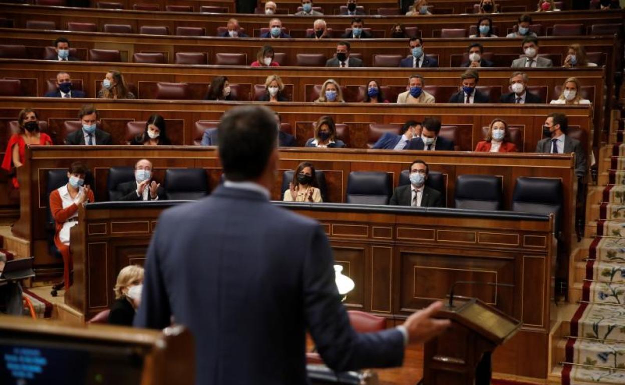 Pedro Sánchez responde a Pablo Casado en la sesión de control. 