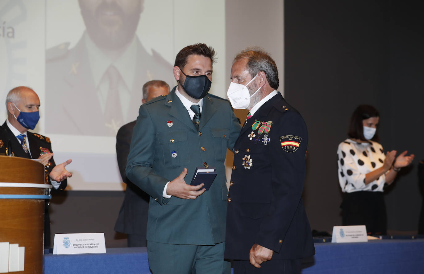 Fotos: La Policía Nacional entrega 29 Cruces al Mérito Policial a agentes y representantes de la sociedad civil