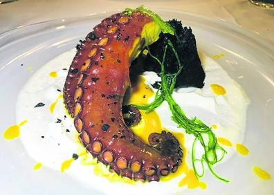 Imagen secundaria 1 - Pulpo cocido a baja temperatura con alga wakame y postre de otoño. 