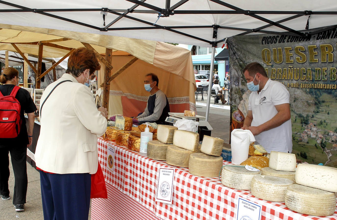 Fotos: Mercado agroalimentario y artesanal en Torrelavega