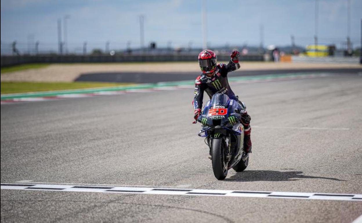 Fabio Quartararo celebra su segundo puesto en el GP de Las Américas.