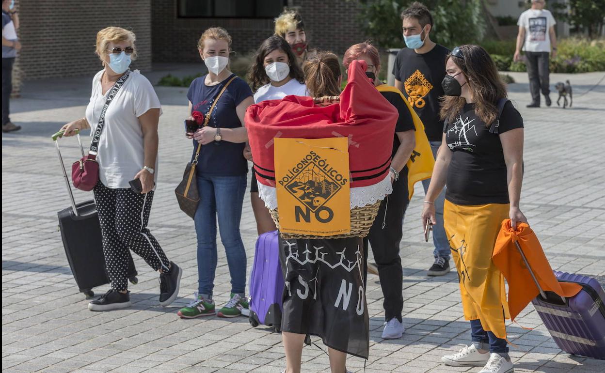 La Plataforma en Defensa de los Valles Pasiegos presenta alegaciones al parque eólico El Acebo