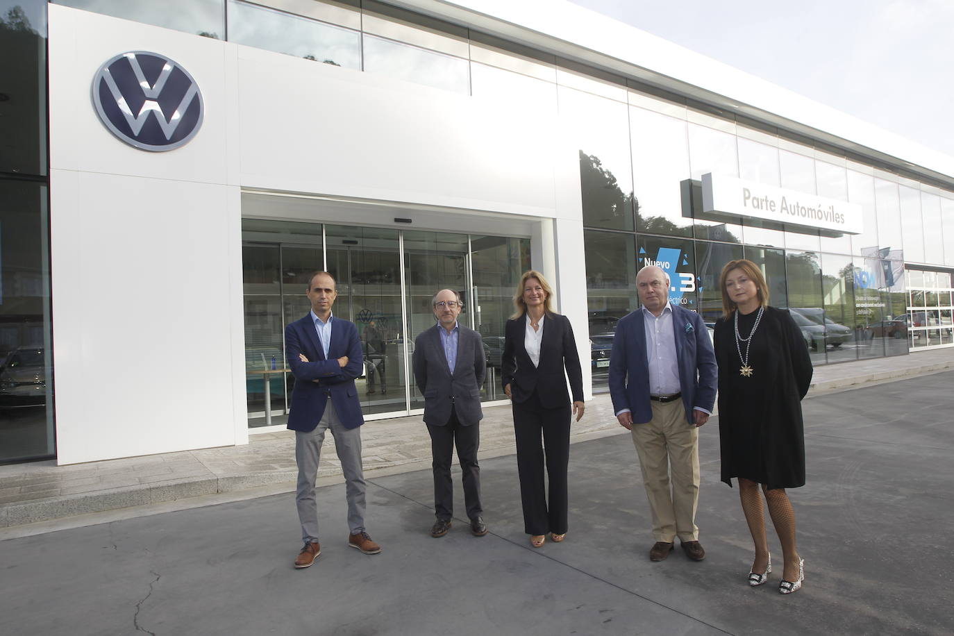 Antonio García, director de operaciones del Grupo Volkswagen; Ángel Campo, director nacional de ventas del Grupo Volkswagen; Laura Ros, directora general de Volkswagen España; Tomás Parte, CEO de Parte Automóviles, y Gema Pruneda, directora de ventas de Parte Automóviles
