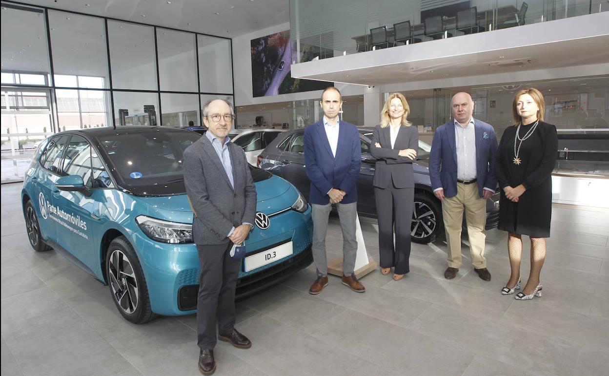 Antonio García, director de operaciones del Grupo Volkswagen; Ángel Campo, director nacional de ventas del Grupo Volkswagen; Laura Ros, directora general de Volkswagen España; Tomás Parte, CEO de Parte Automóviles, y Gema Pruneda, directora de ventas de Parte Automóviles.
