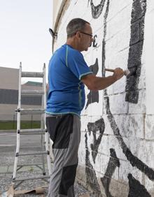 Imagen secundaria 2 - El plante del Racing quedará tatuado en la piel de los Campos de Sport