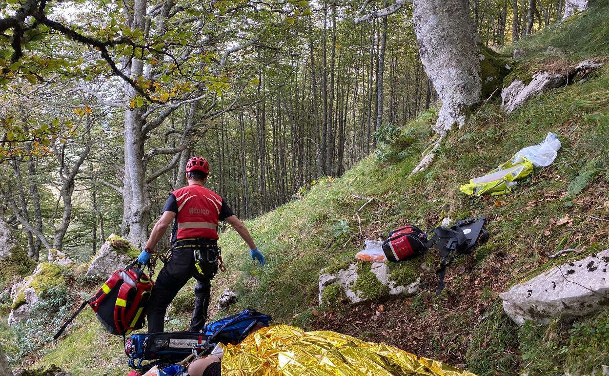 Fallece un senderista mientras realizaba una ruta por los Collados del Asón