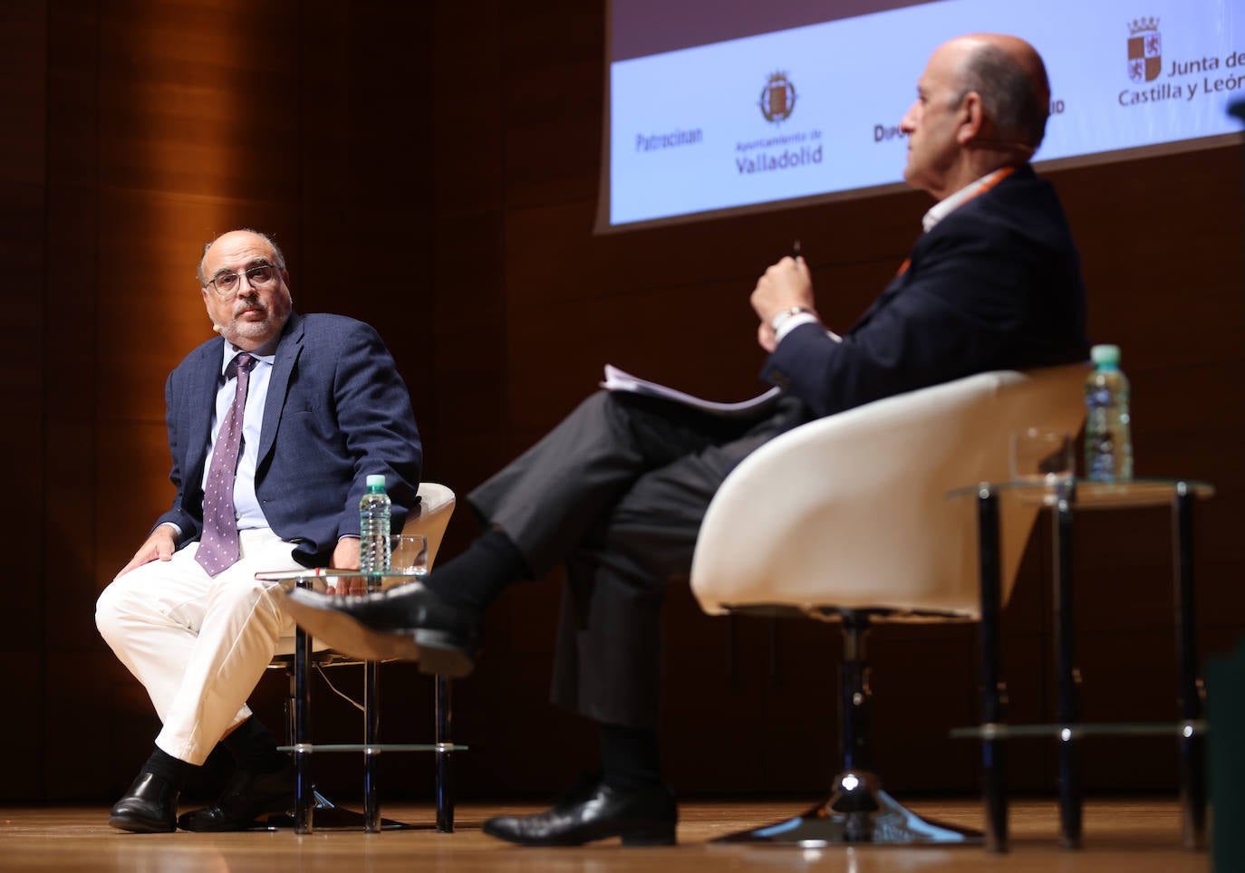 Enric Juliana, director adjunto de La Vanguardia y José Antonio Zarzalejos, escritor y periodista. 