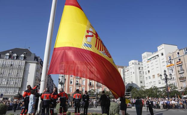 La bandera vuelve a ondear en Puertochico