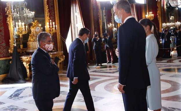 Revilla asiste en Madrid al homenaje a la bandera y al desfile militar del Día de la Fiesta Nacional