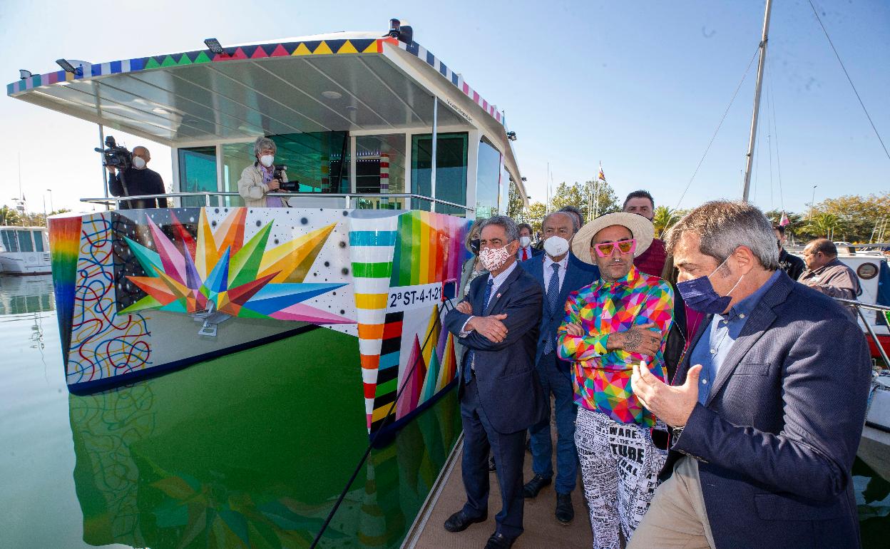 Así es el primer catamarán electrosolar convertido en obra de arte gracias a Metaltec y Okuda