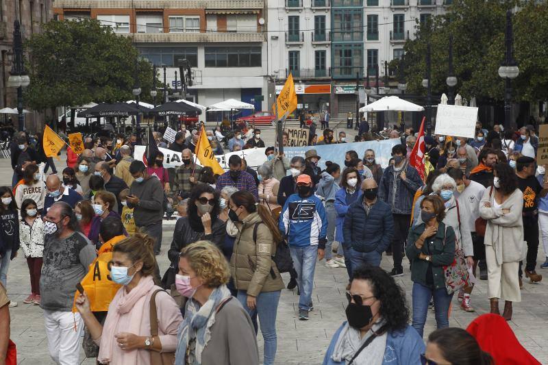 Fotos: Concentración y manifestación contra los eólicos