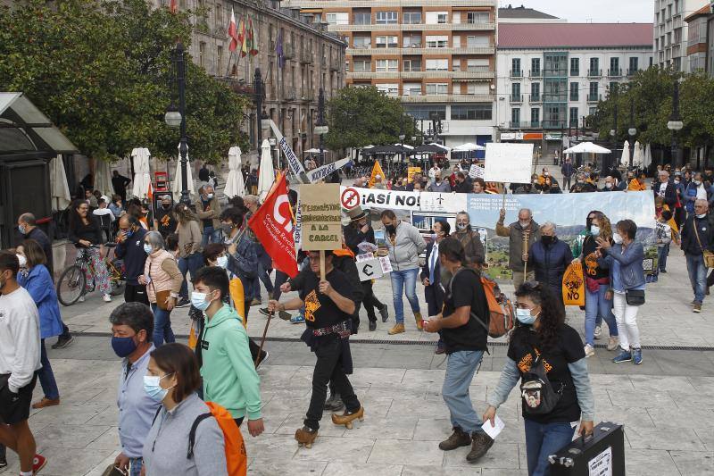 Fotos: Concentración y manifestación contra los eólicos